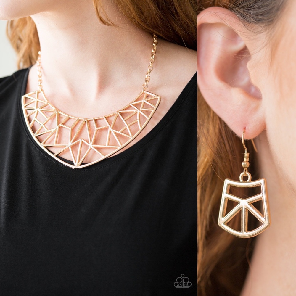 ❤️Strike While Haute Necklace Set